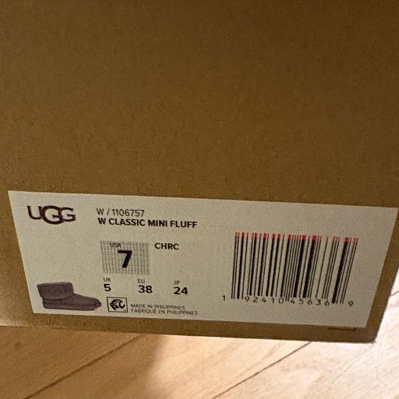 UGG Mini Fluff Ankle Boots - Picture 9 of 9